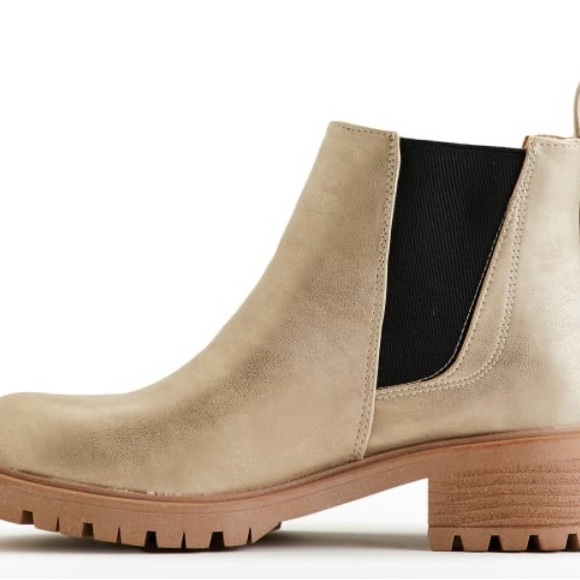 New Womens Sz 9 Seven7 light gold Chelsea slip on business casual boots - Picture 4 of 14